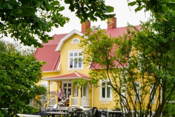 Fika på Ässundets sommarkafé