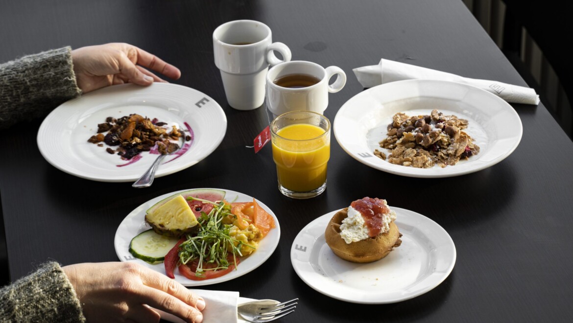 Hotellfrukost