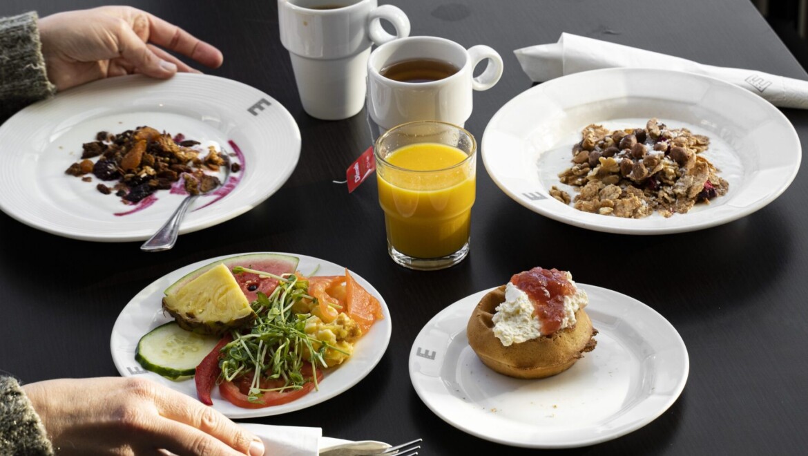 Hotellfrukost