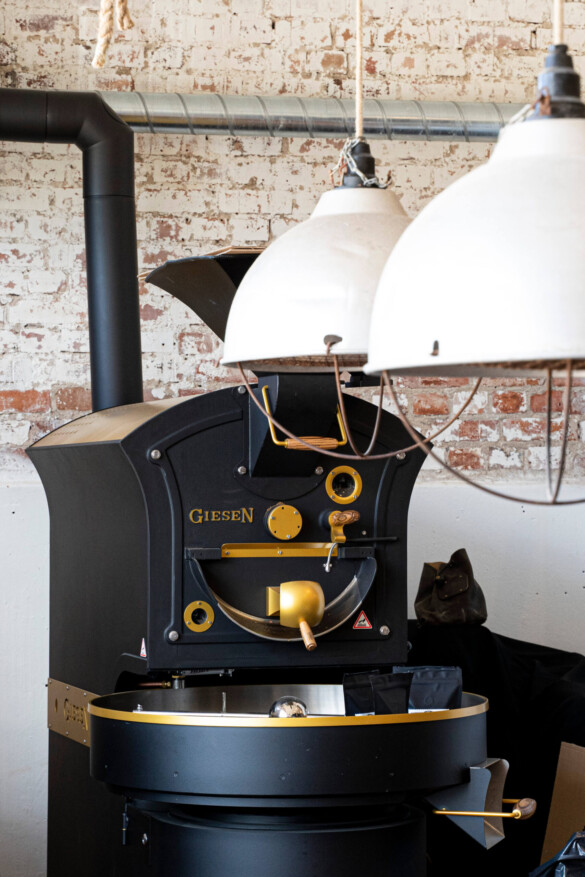 Rostmaskin för kaffe av äldre modell.